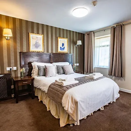 Inn The Red Lion 3*