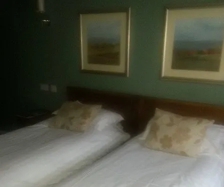 汽车旅馆 Red Lion And 3*