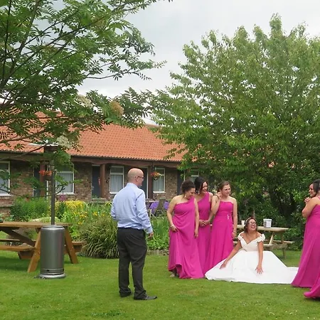 Red Lion Inn And Motel 3*